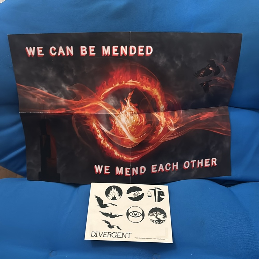 The Divergent Series Divergent + Insurgent + Allegiant + Four NWTS Set - Picture 4 of 16